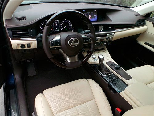 Lexus ES 200 2016 салон